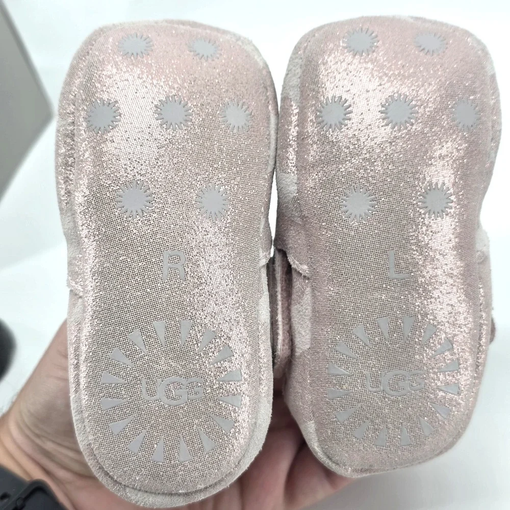 UGG Roos Baby Girl Slip On Booties Shoes Pink Star New 04/05 Medium 12-18 Months